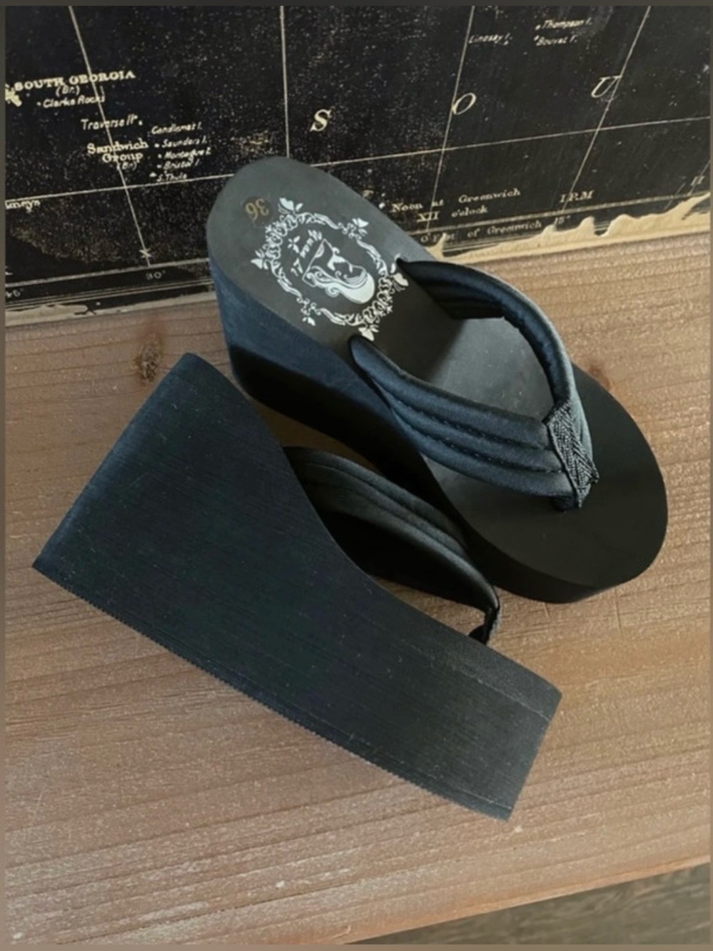 NWOT Platform Flip Flops